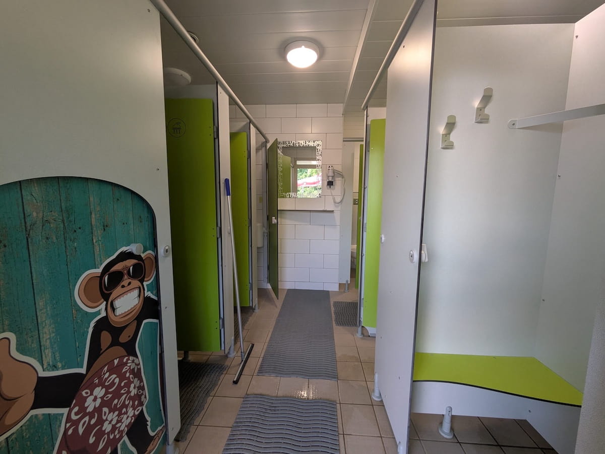 bloc sanitaire du camping Aux Vallons près du Lac de Sainte Croix